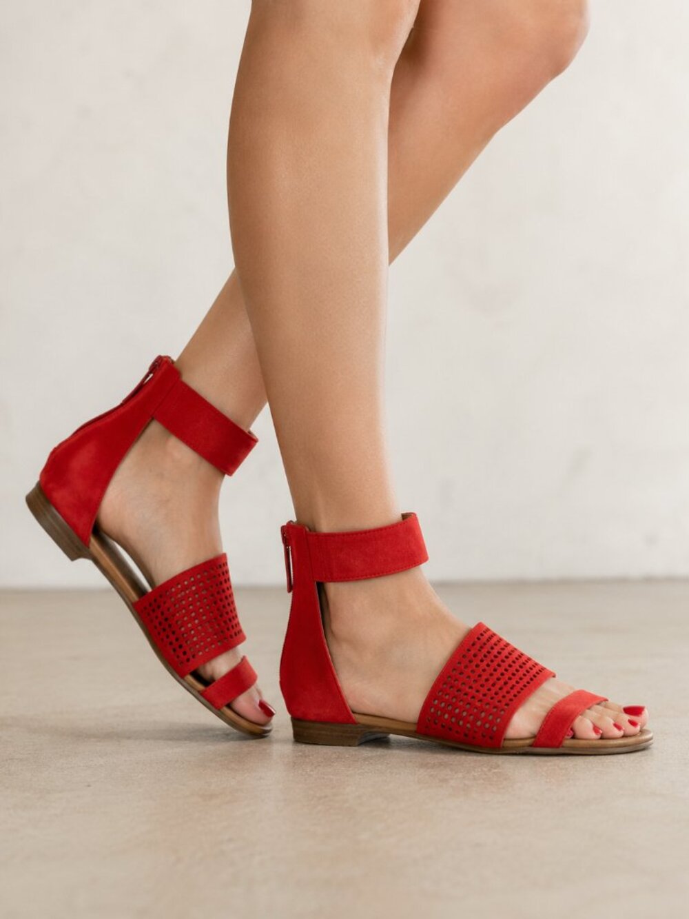 Women's Isaac Mizrahi Red/Orange Ankle Strap "Dance" Sandals, Sz 7M